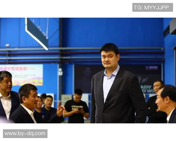 姚明与世界足球巨星亲密互动 见面会精彩瞬间引爆球迷热议