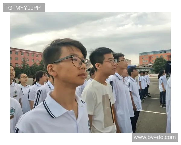 尼克足球明星广告：与世界顶级球员一起挑战极限，突破自我