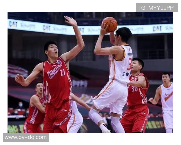 篮球与足球双星争锋演绎绿茵球场与硬木赛场的巅峰对话 篮球与足球双星争锋演绎绿茵球场与硬木赛场的巅峰对话